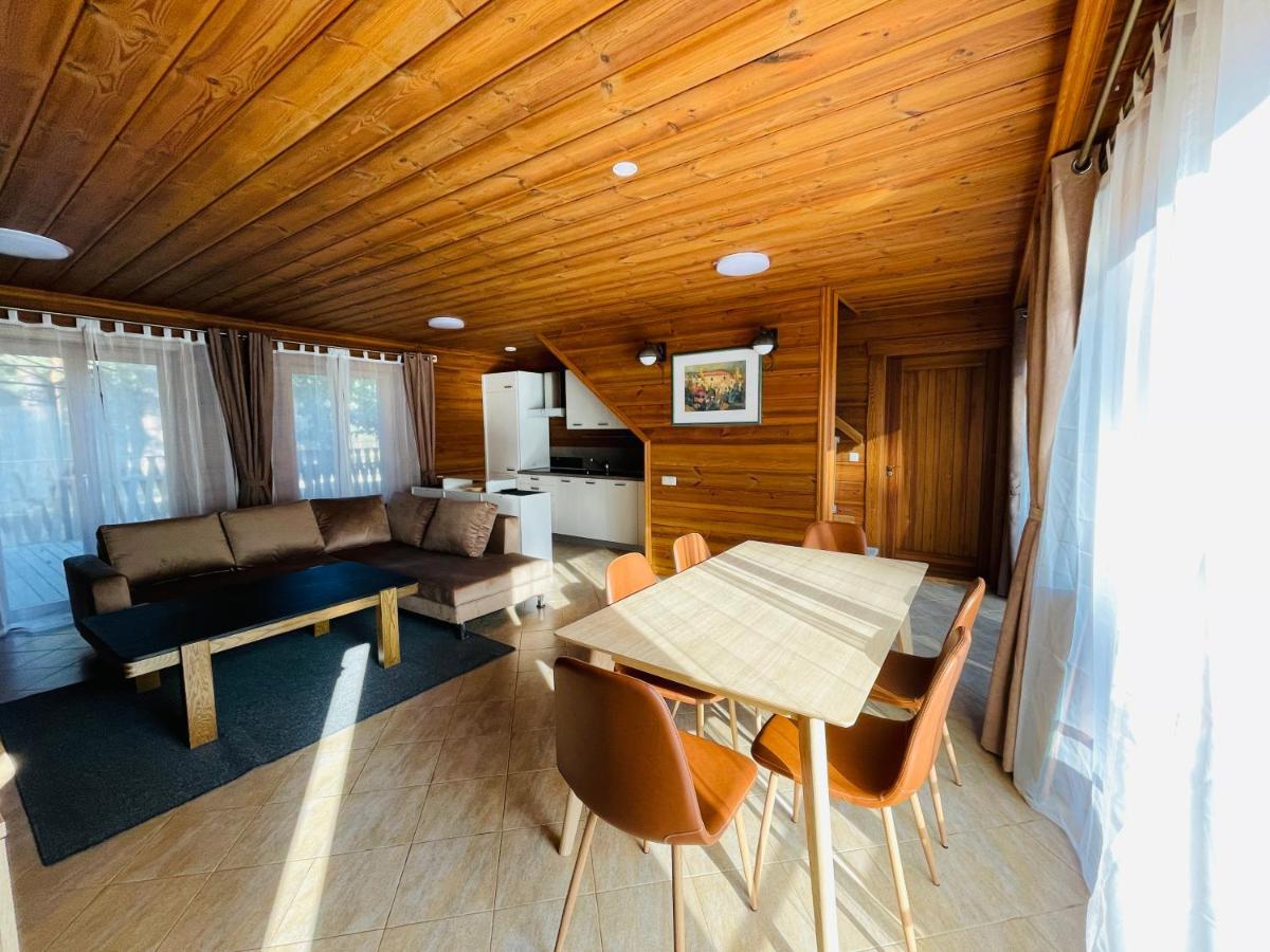 Salkoni Apartment Папе Екстериор снимка