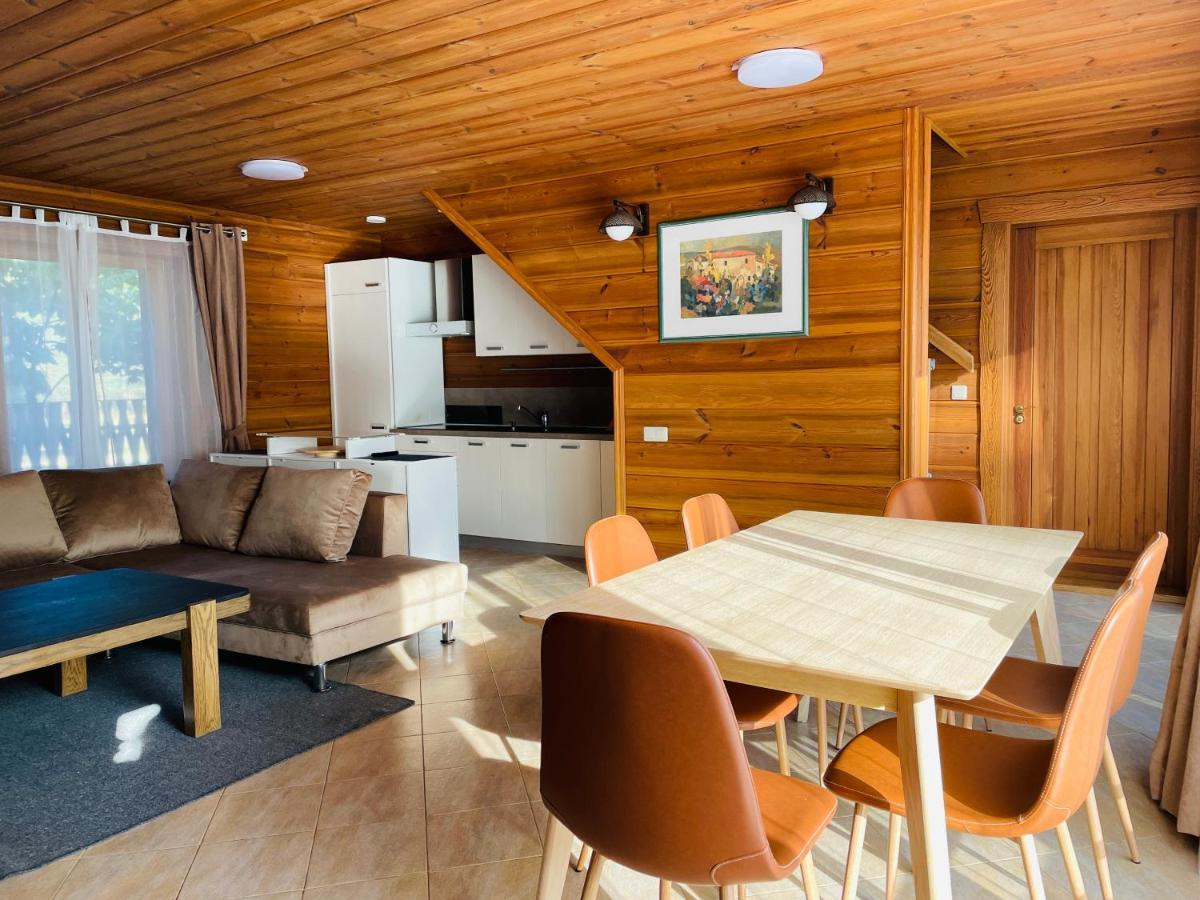 Salkoni Apartment Папе Екстериор снимка