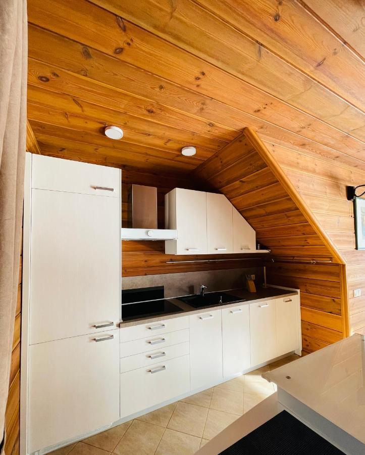 Salkoni Apartment Папе Екстериор снимка