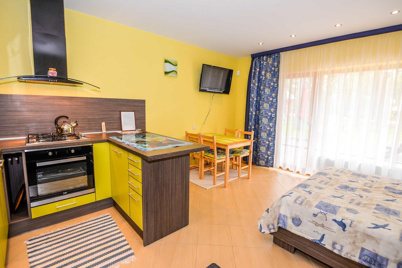 Salkoni Apartment Папе Екстериор снимка
