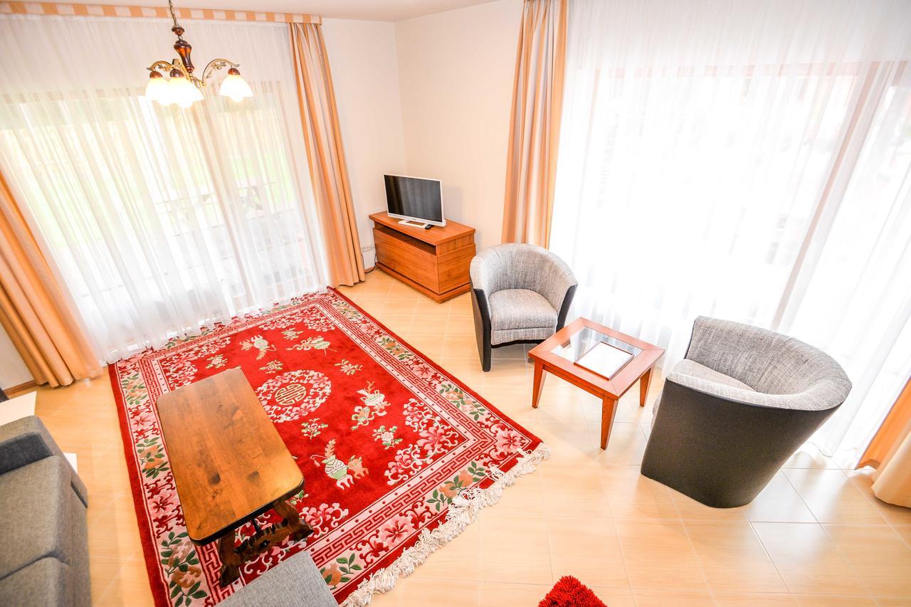 Salkoni Apartment Папе Екстериор снимка